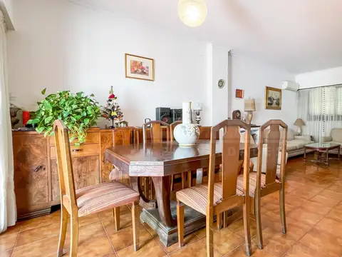 Gervasio Posadas al 200, entre Haedo y Gral. Paz