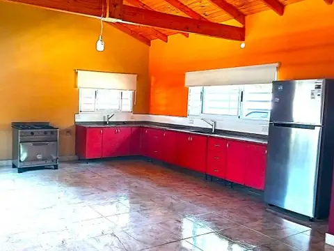 CASA QUINTA APTO CRÉDITO 4 AMBIENTES CON PISCINA EN LA REJA PERMUTO
