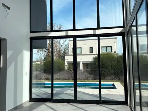 Casa en Venta en Zelaya, USD 235.000