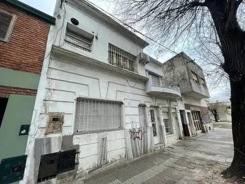 Propiedad con 2 Departamento en block