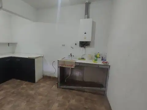 Casa 7 ambientes con 1 baño