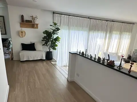 Casa en Venta con 4 cocheras