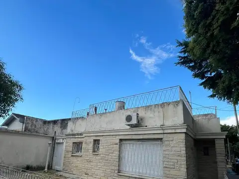Venta casa 3 ambientes c/patio terraza y cochera