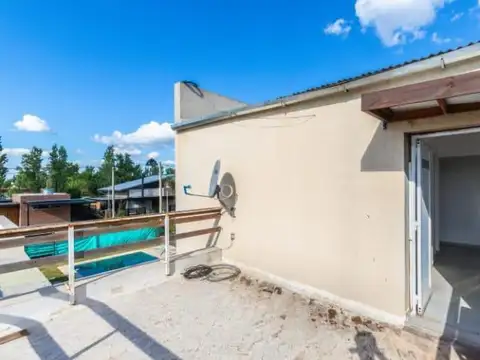 Casa 6 ambientes con 2 baños