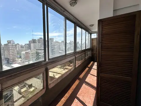 Departamento 6 ambientes con 2 baños