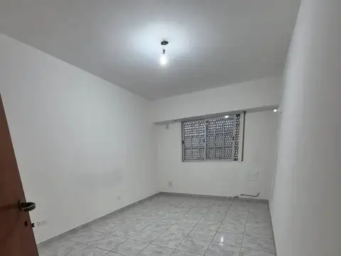 Depto 3 amb. 1er piso. c/ balcon