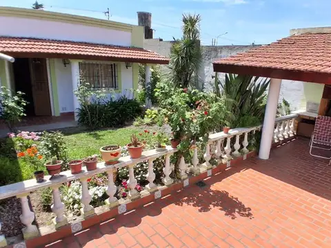 VENTA CASA LUJAN APTA CRED. CON QUINCHO Y GALPÓN