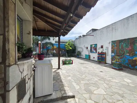 Venta casa 6 Ambientes en 2 plantas, fondo libre ,quincho y Parrilla en Villa Lugano.