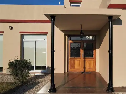 Casa 5 ambientes con 3 baños