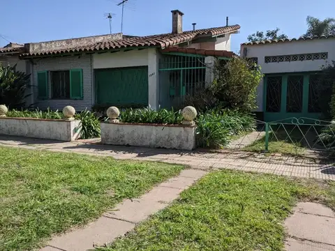 Casa  de 4 Ambientes a la Venta 200 Mts.AV.PAVON