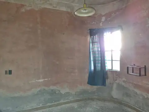 Casa 5 ambientes con 1 baño