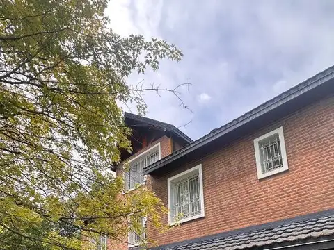 Casa en Venta con 9 cocheras