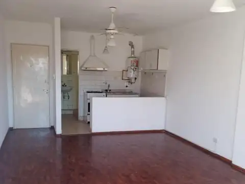 Departamento en venta monoambiente con balcon corrido - Centro