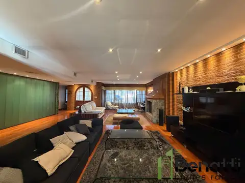 Casa en Venta con 7 cocheras