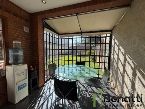 CASA 5 AMBIENTES EN VENTA CON PILETA Y COCHERAS. MATADEROS