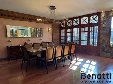 Casa en Venta con 7 cocheras