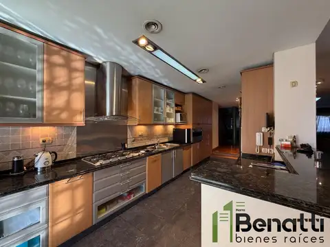 Casa en Venta con 7 cocheras