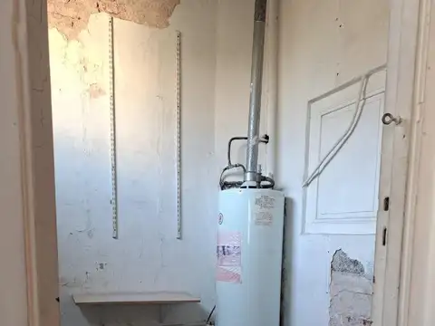 Oficina 6 ambientes con 1 baño