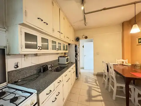 Amplio 4 ambientes con dependencia