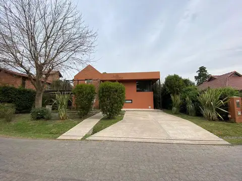 VENTA CASA DE CATEGORÍA en COUNTRY CLUB LOS CARDALES - PERMUTA Y FINANCIA !! - Foto 0