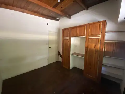 Casa 6 ambientes con 2 baños