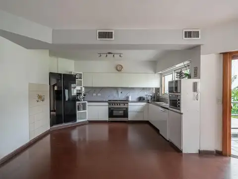 Casa en Venta con 7 cocheras