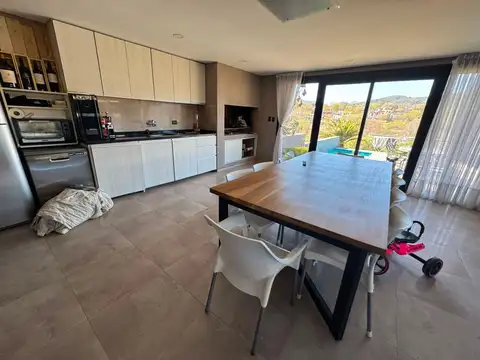 Casa 4 ambientes con 3 baños