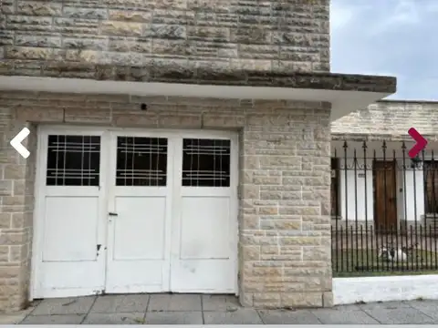 Casa en venta de 4 ambientes en Luis Guillon Apta a crédito