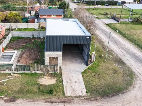 Galpón en venta en Roldán a una cuadra de A012 y Ruta 9