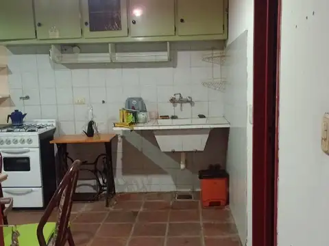 Dto. 1 amb. pasillo al fondo independiente Luminoso