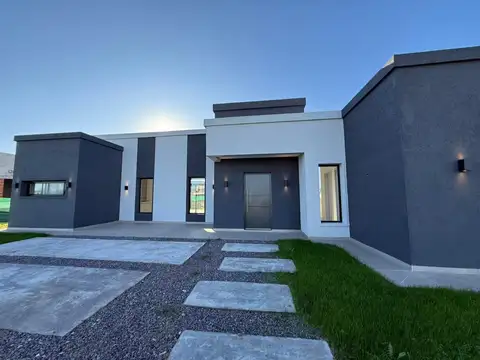 VENTA DE CASA EN EL BARRIO PRIVADO PRADOS DEL OESTE 4 AMBIENTES