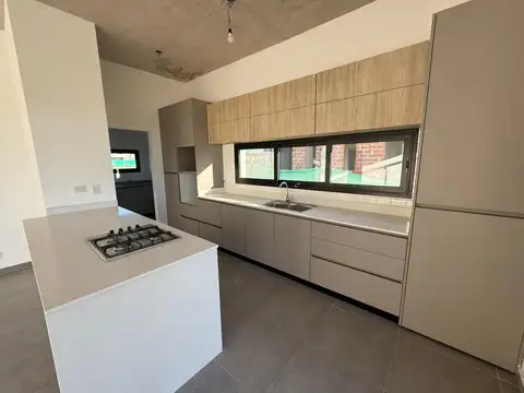 Casa en Venta en Prados del Oeste, USD 250.000