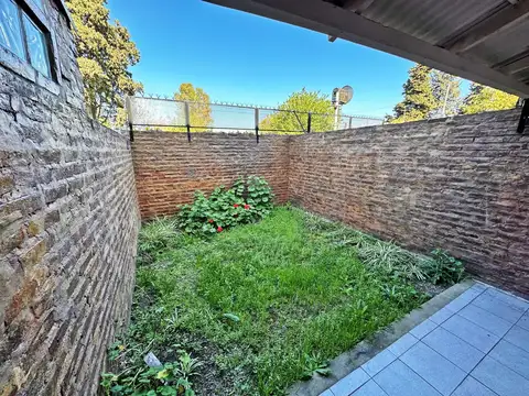 DUPLEX 4 AMBIENTES EN 2 PLANTAS CON COCHERA 