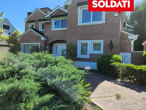 La lomada, casa en venta lote central