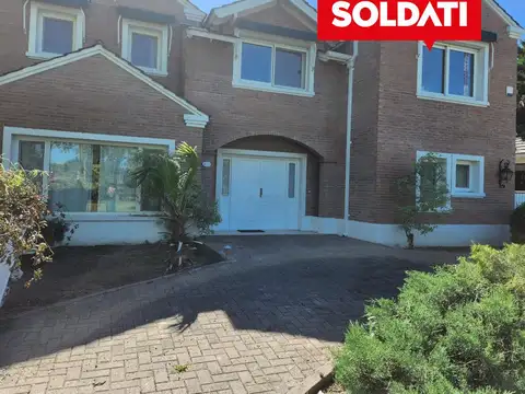 Casa 5 ambientes con 2 baños