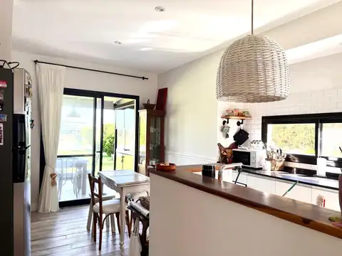 Casa 4 ambientes con 4 baños