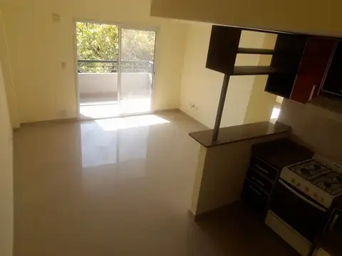 EXCELENTE 2 AMBIENTES AL FRENTE CON BALCON