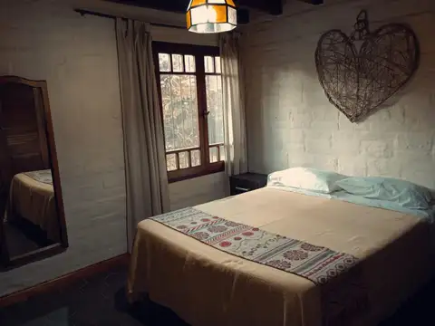 Casa en Alquiler con 2 cocheras