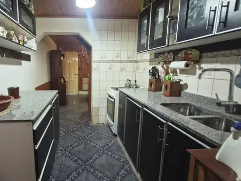 Casa 5 ambientes con 2 baños