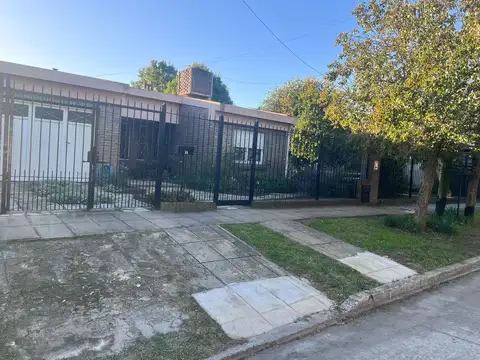 Casa 4 ambientes Ituzaingo norte