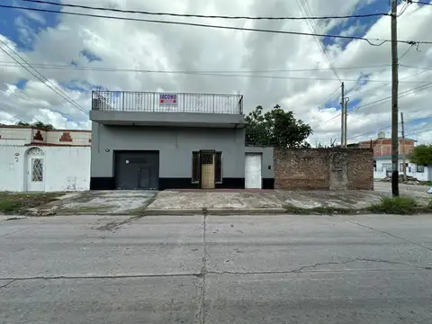 2 LOCALES COMERCIALES, TERRENO LIBRE Y TERRAZA