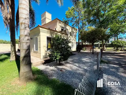 Alquiler Comercial Casa con varios ambientes y amplio jardín Funes Santa Fe