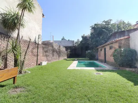 Venta casa 4 ambientes con pileta, Munro, Vte. Lopez
