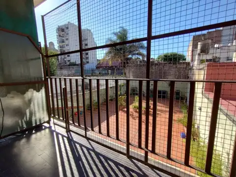 ¡2 AMB. CON BALCÓN SUPER LUMINOSO EN EXCELENTES  CONDICIONES