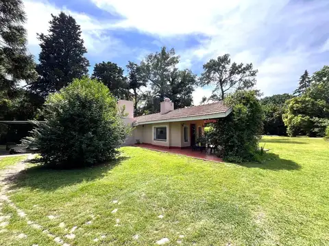 VENTA  CASA QUINTA 3 AMBIENTES PONTEVEDRA 3600m2