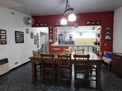 Casa 5 ambientes con 2 baños