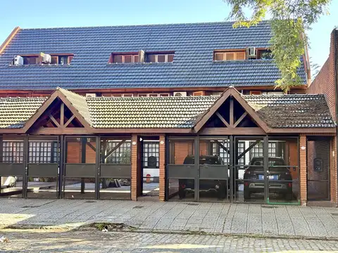 ¡Impecable Triplex de Categoría con Jardín y Parrilla en Villa Urquiza!