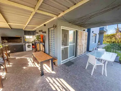 Casa 4 ambientes con 3 baños