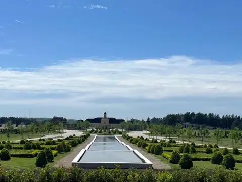 Venta Terreno a la Laguna en Pride Canning