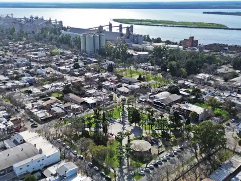 Av. San Martín esq. G. Kirk